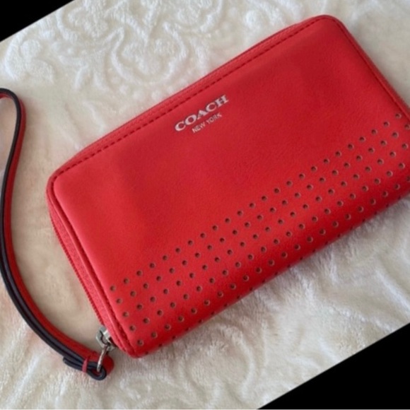 Coach Handbags - Coach Wristlet EUC